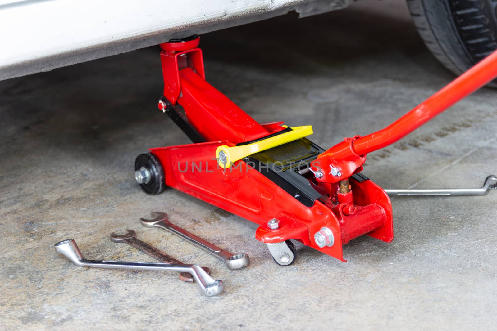 red tool jack lift car for repair check Maintenance of cars