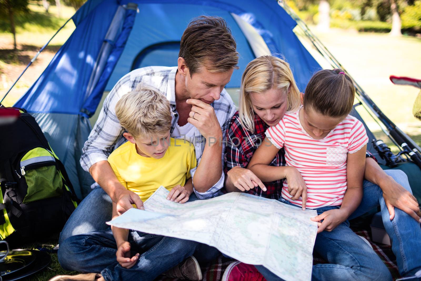 Family looking at a map by Wavebreakmedia