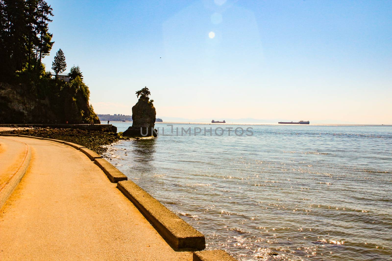 Sea walk at the Kitsilano Beach Park at Downtown of Vancouver, Canada..