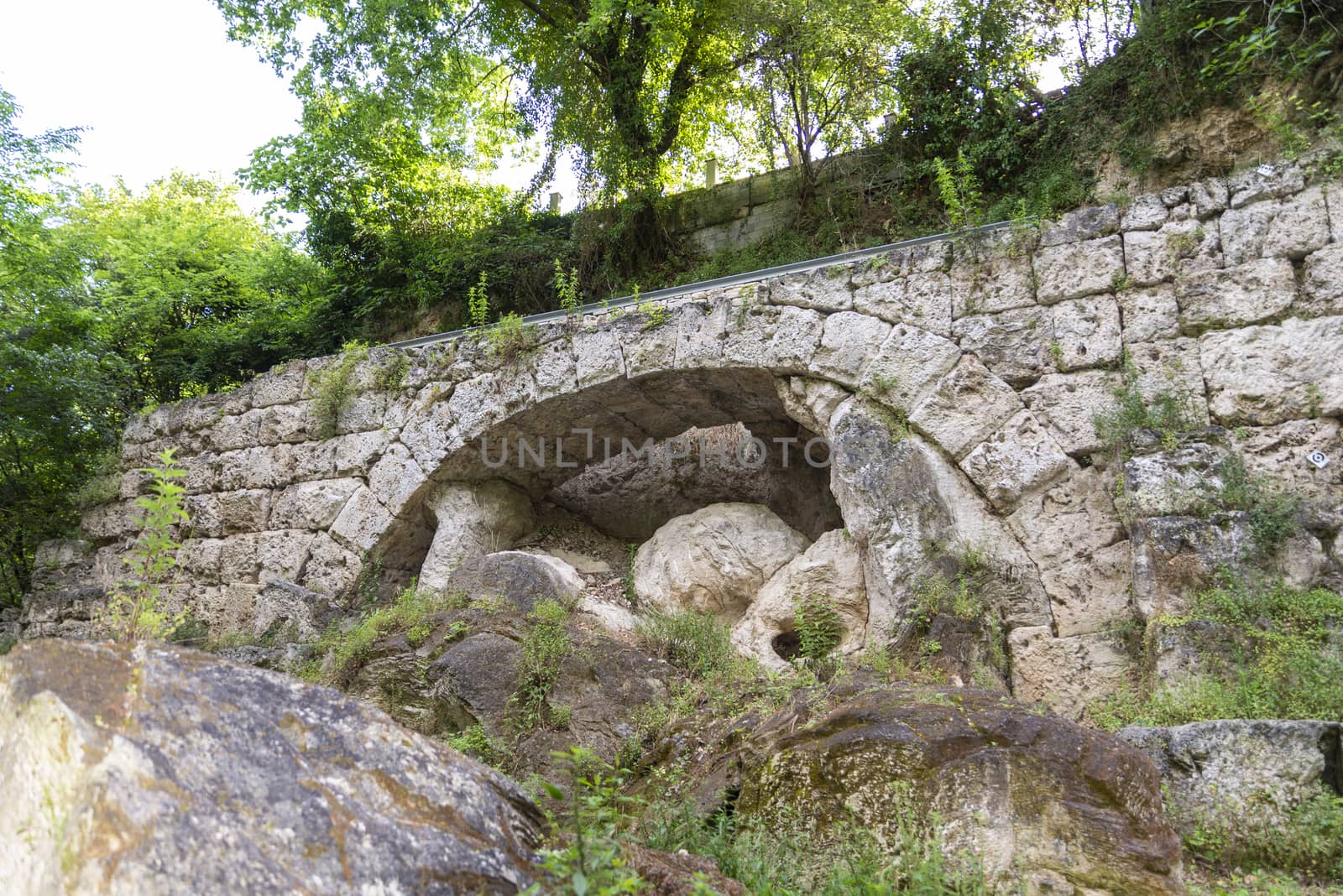 archaeological bridge found in the Valnerina along the black river