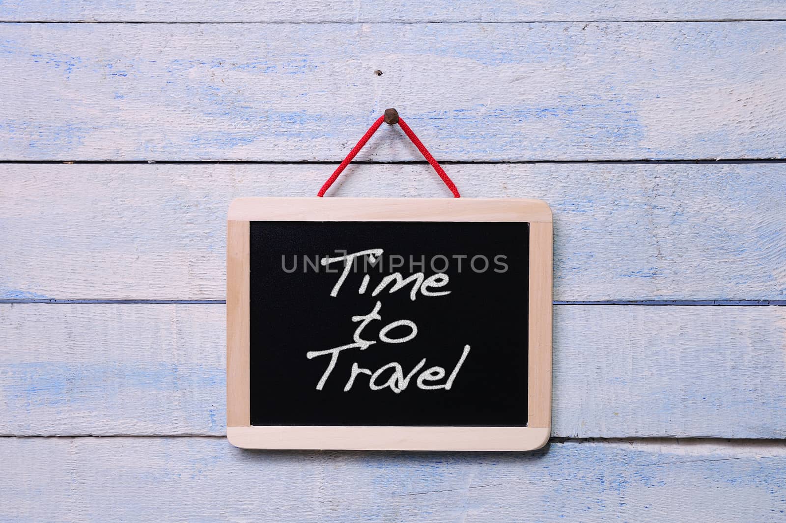 Blackboard hanging with the phrase Time to Travel.