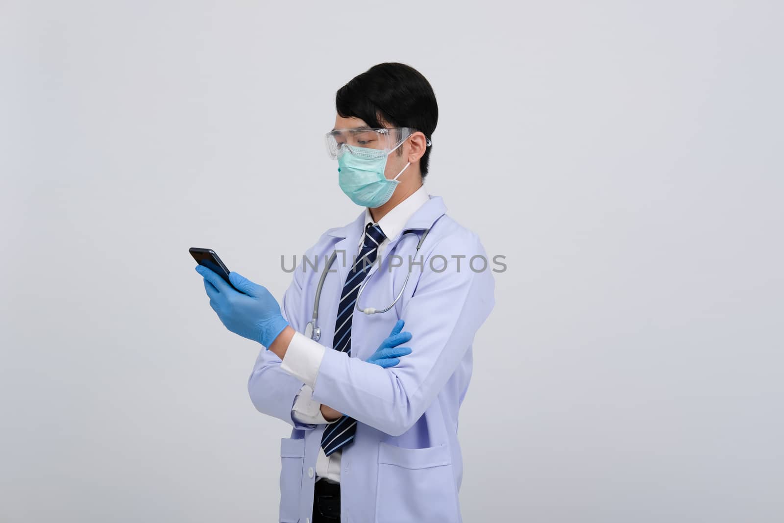 doctor physician practitioner wearing mask with smartphone & ste by pp99