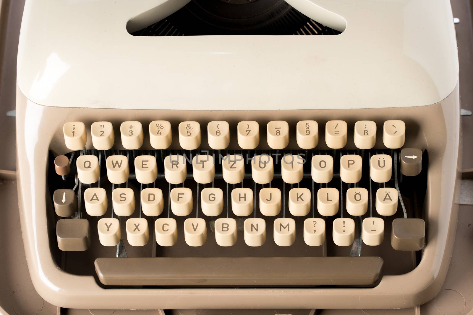 Close up of retro style typewriter in studio by Alicephoto