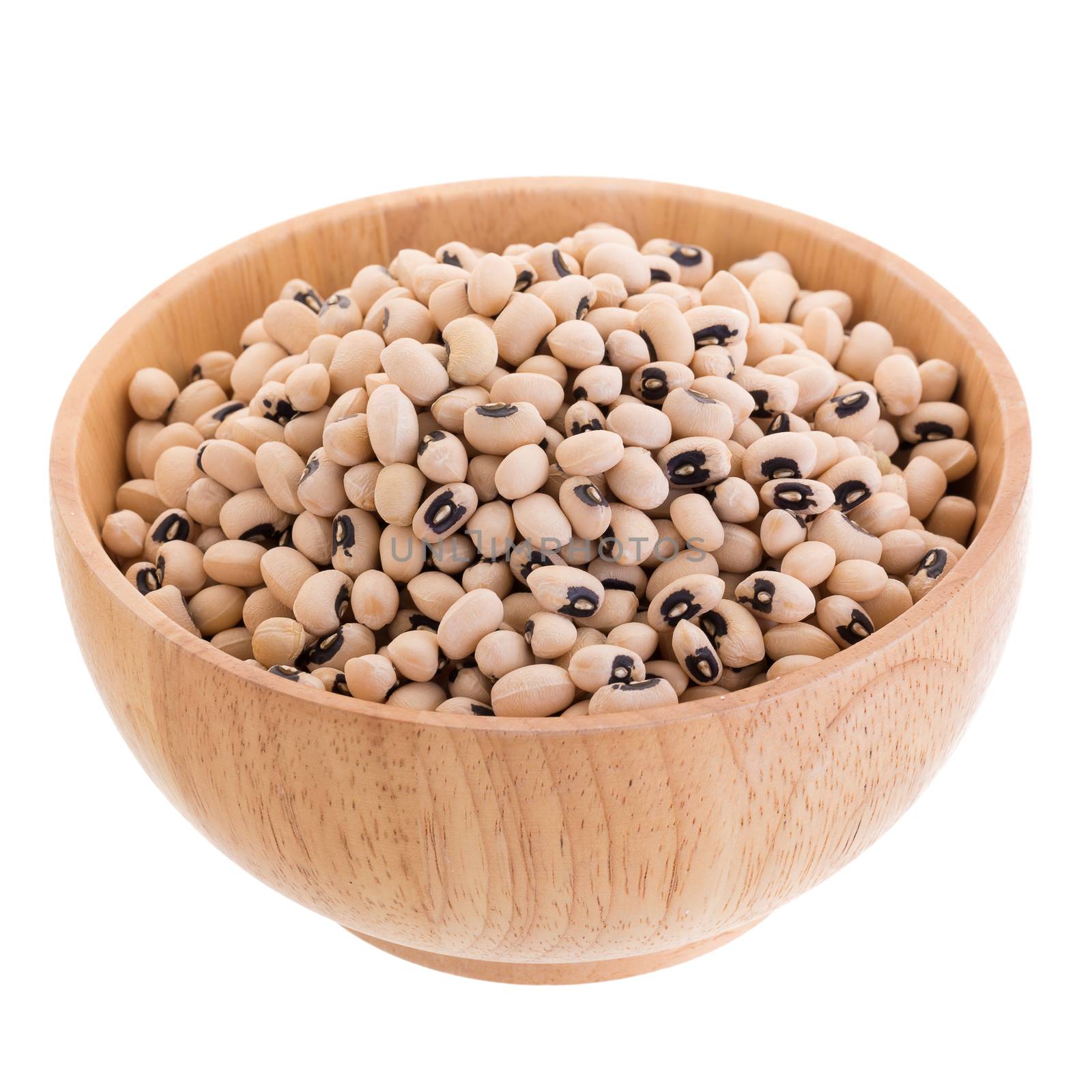 Black-eyed peas in a wooden bowl isolated on a white background.