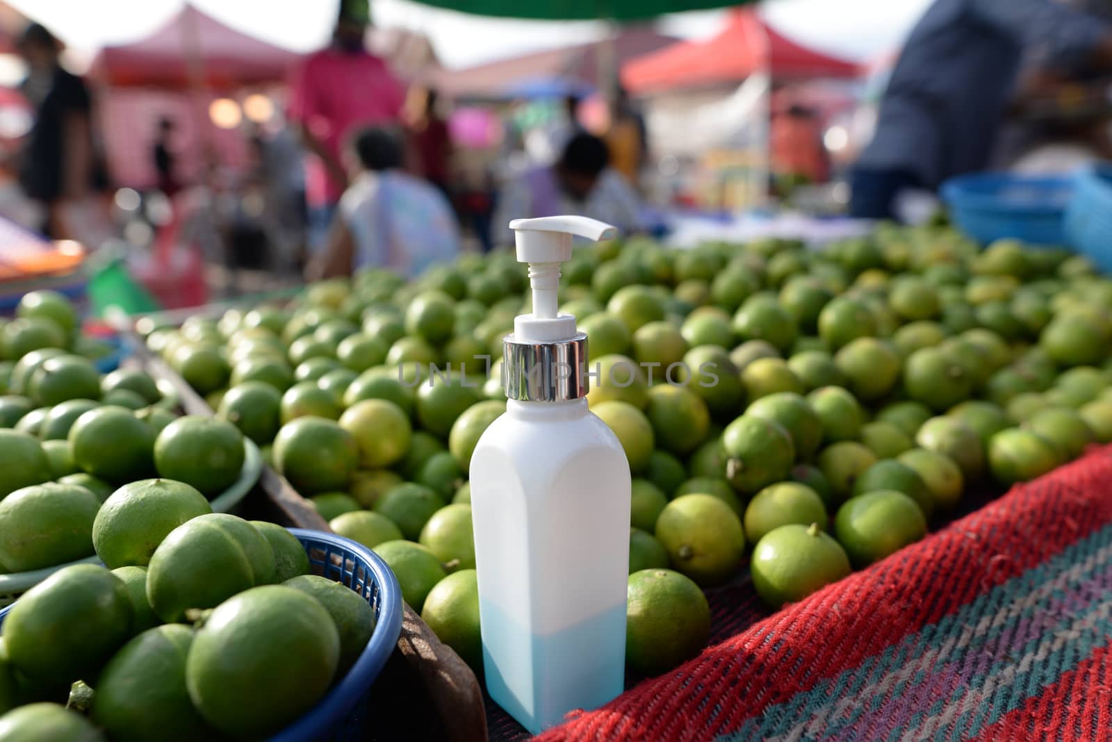 Green Lemon Shop Prepare an alcohol gel For customers to wash their hands to disinfect Covid-19