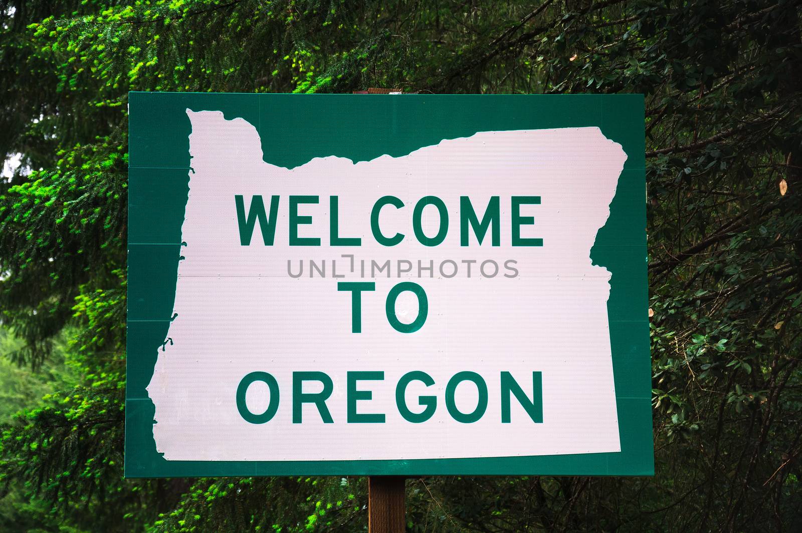 Welcome to Oregon State Sign on US-199 also called the Redwood Highway