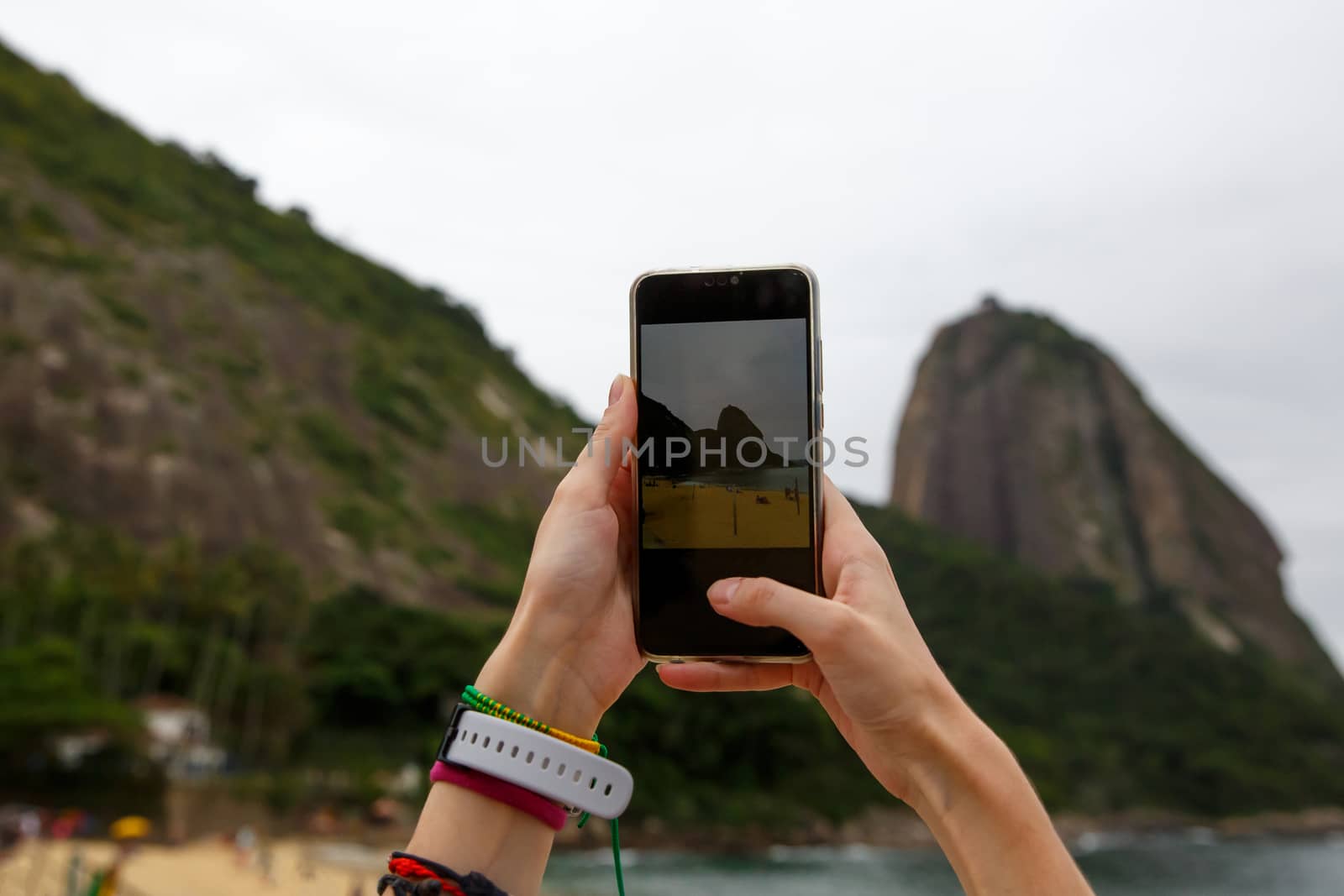 Photographing a Sugar Loaf mountain on a smartphone, Rio-de-Janeiro