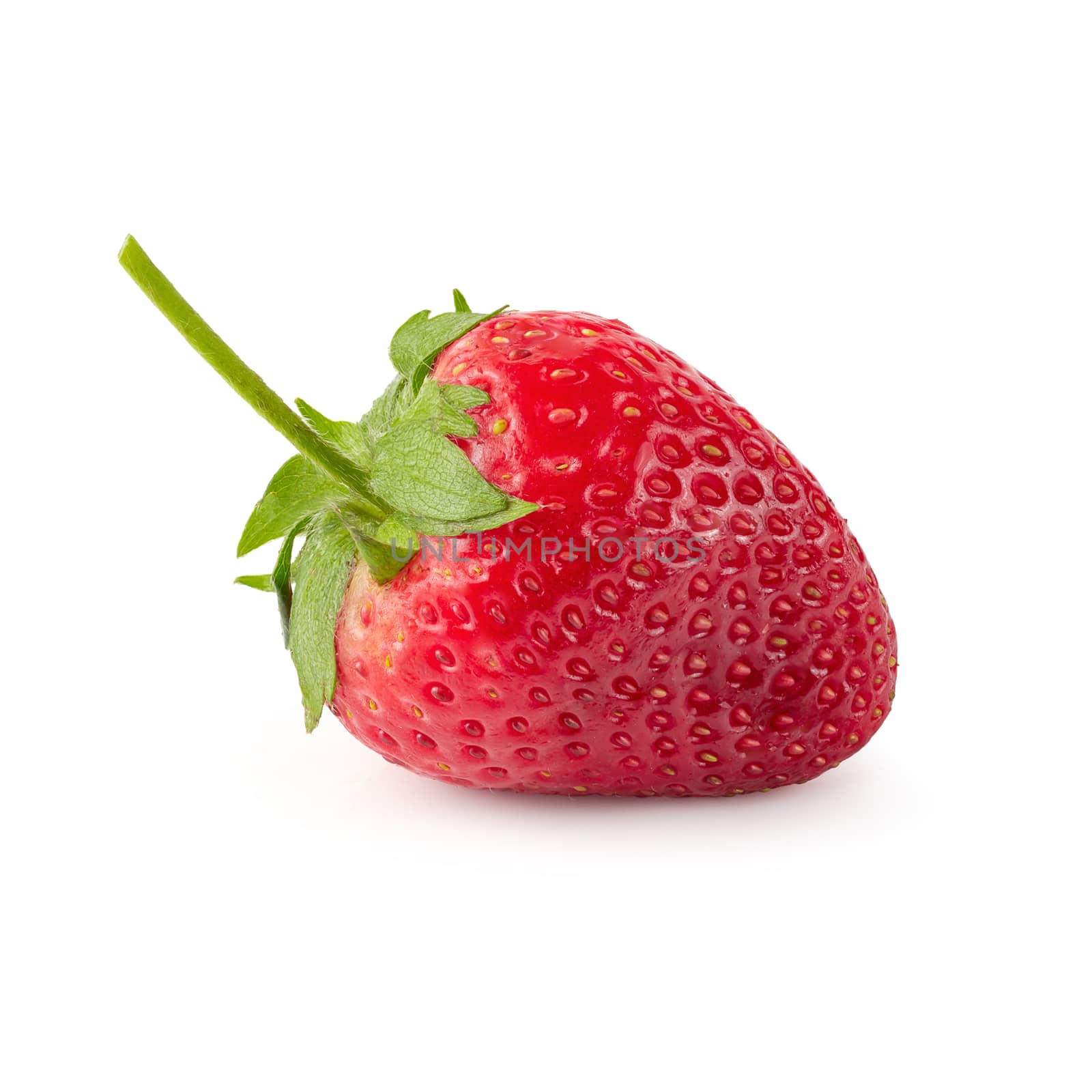 Fresh strawberries isolated over a white background by kaiskynet