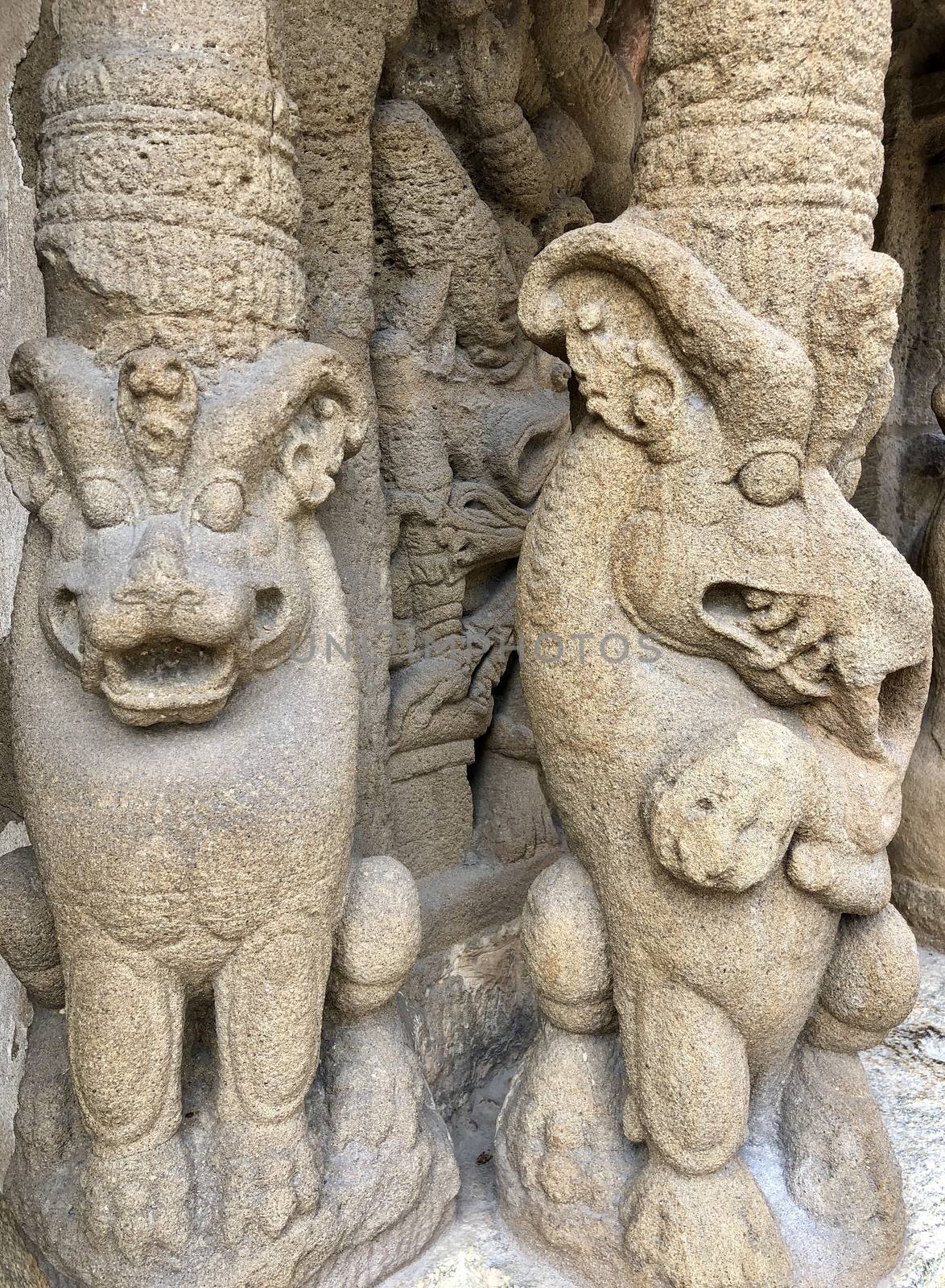 The Kanchi Kailasanathar temple located in Kancheepuram is one of the oldest structure built by Narasimhavarman-II in 700AD. This is the Hindu temple built in Tamil architectural style of Pallava architecture. The sandstone compound contains many sculpture carvings mainly half animal deities and 58 small shrines which is dedicated to lord shiva.