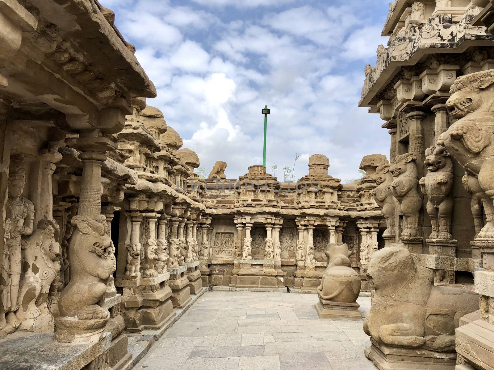 The Kanchi Kailasanathar temple located in Kancheepuram is one of the oldest structure built by Narasimhavarman-II in 700AD. This is the Hindu temple built in Tamil architectural style of Pallava architecture. The sandstone compound contains many sculpture carvings mainly half animal deities and 58 small shrines which is dedicated to lord shiva.