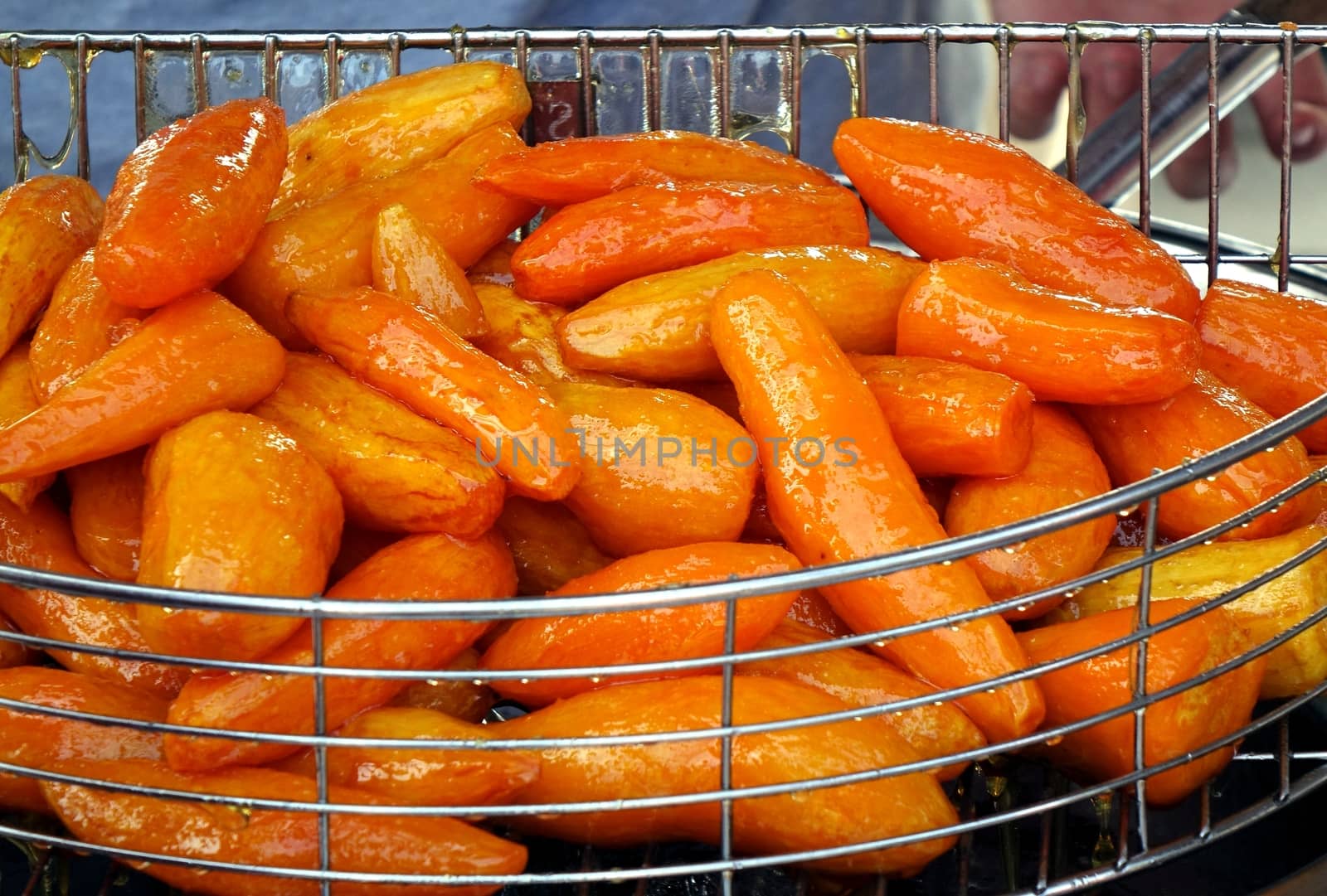 Baked sweet potatoes glazed with sugar are a popular Chinese snack