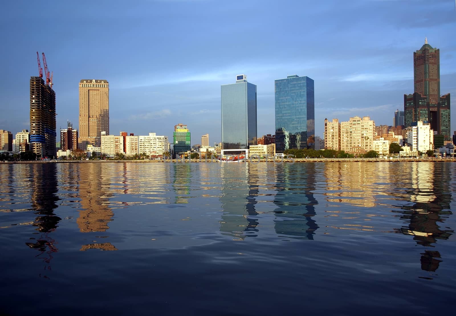 A view of the skyline of Kaohsiung with a beautiful reflection