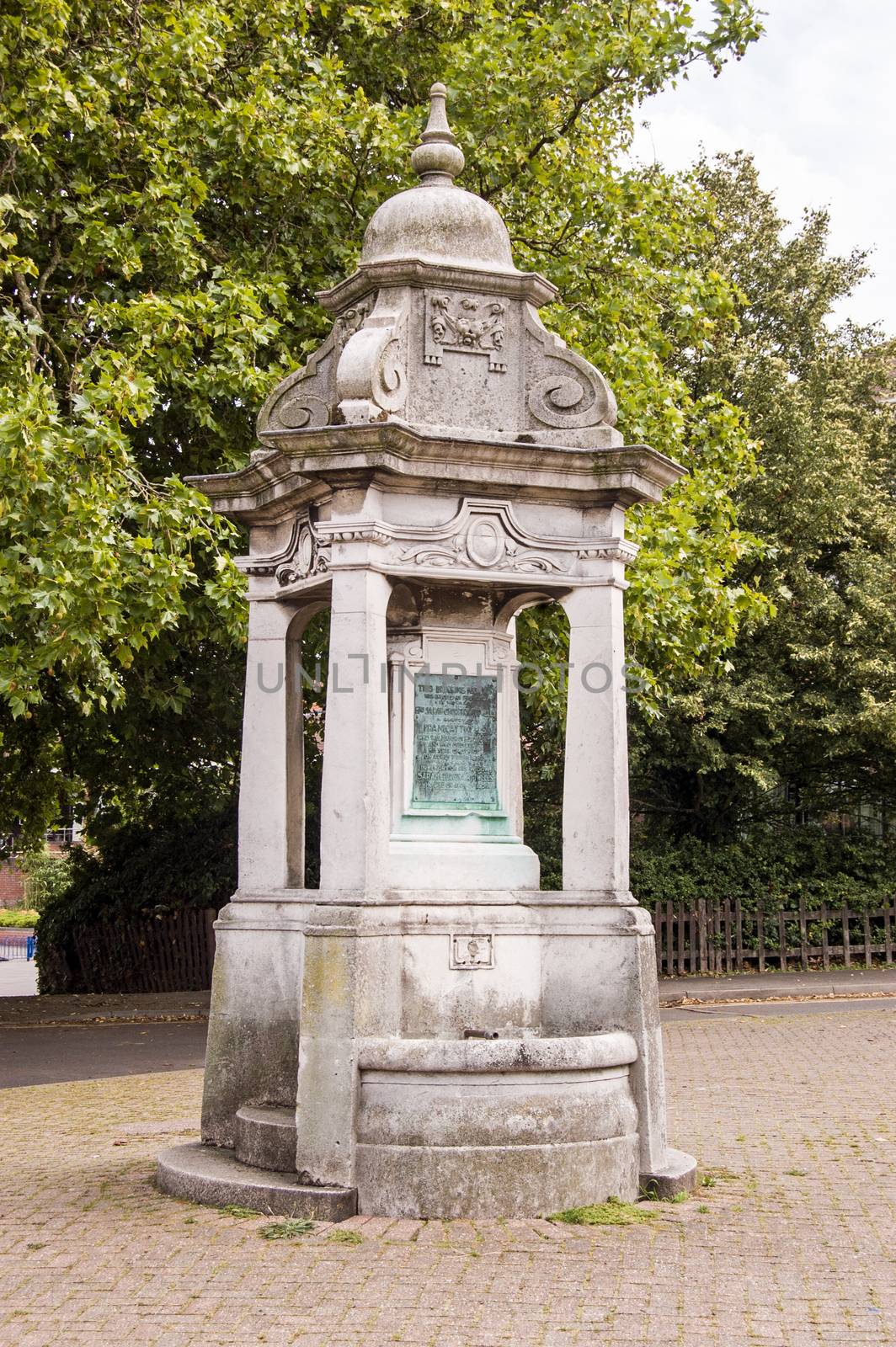 Drinking fountain monument, Reading by BasPhoto