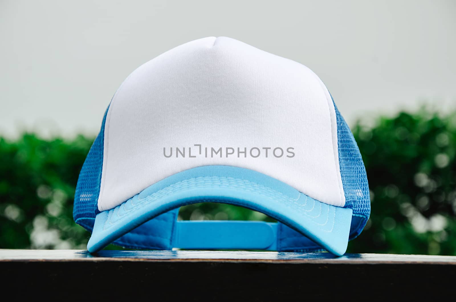 White trucker cap with light blue without logo