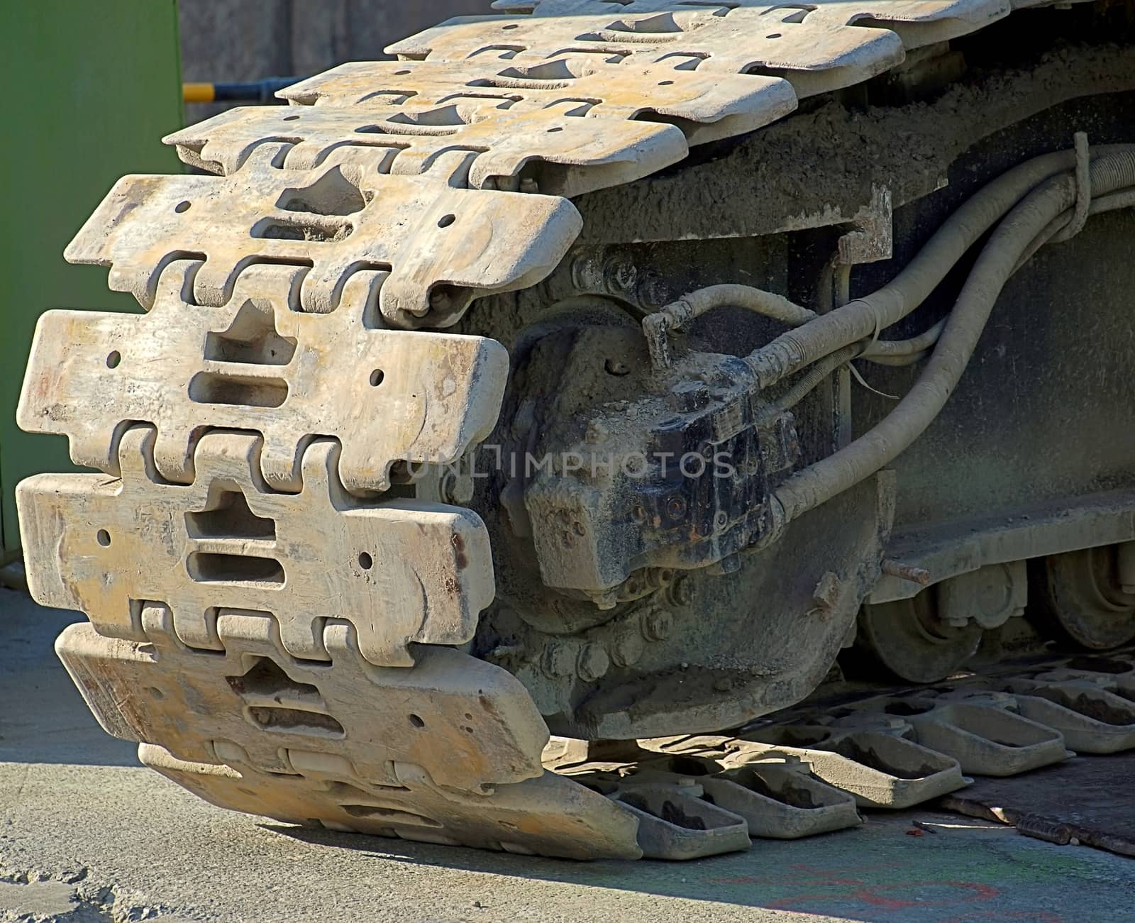 Heavy Duty Tracks of a Construction Machine by shiyali