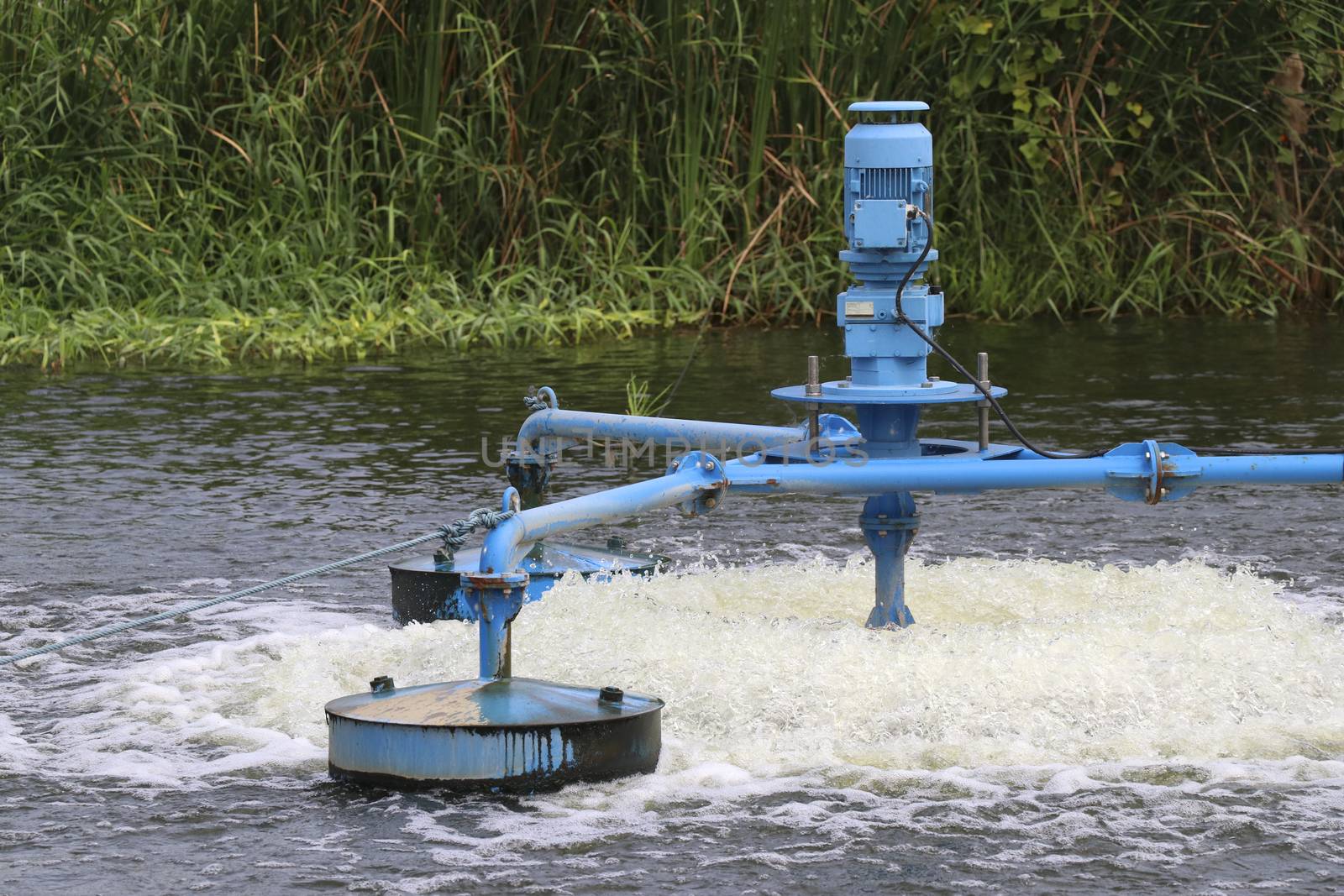 Water treatment by adding oxygen to the water using a propeller to hit the bubbles.