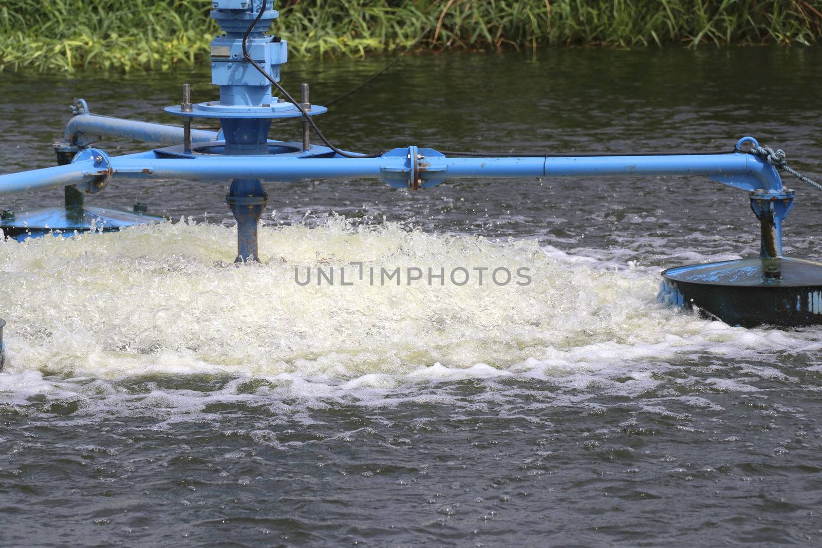 Water treatment by adding oxygen to the water using a propeller to hit the bubbles.