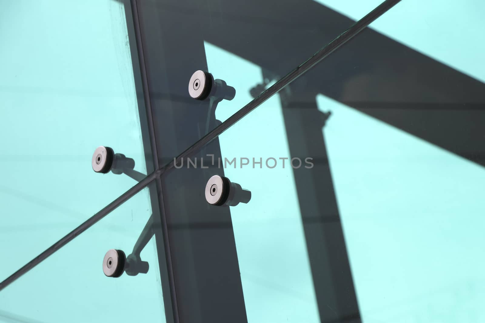 Point support glass for hold with structure. Tools for holding structures with glass doors.