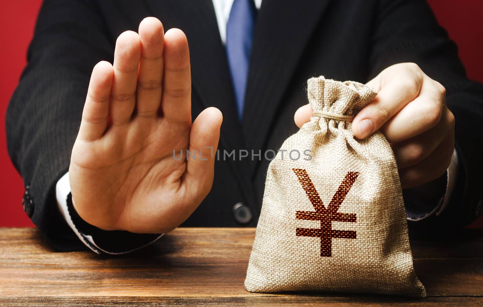 Businessman refuses to give yen yuan money bag. Refusal to grant loan mortgage, bad credit history. Financial difficulties. Refuses cooperate. Economic sanctions, confiscation funds by iLixe48