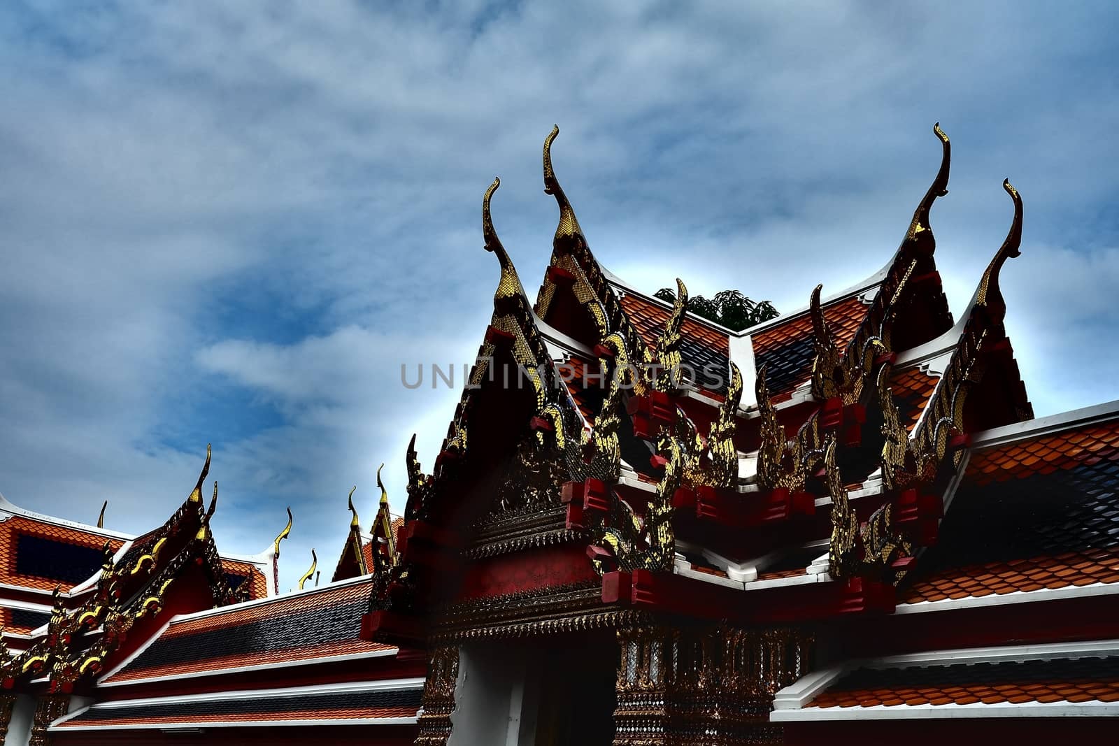 Close-up Thai Pavilion Roof. by mesamong
