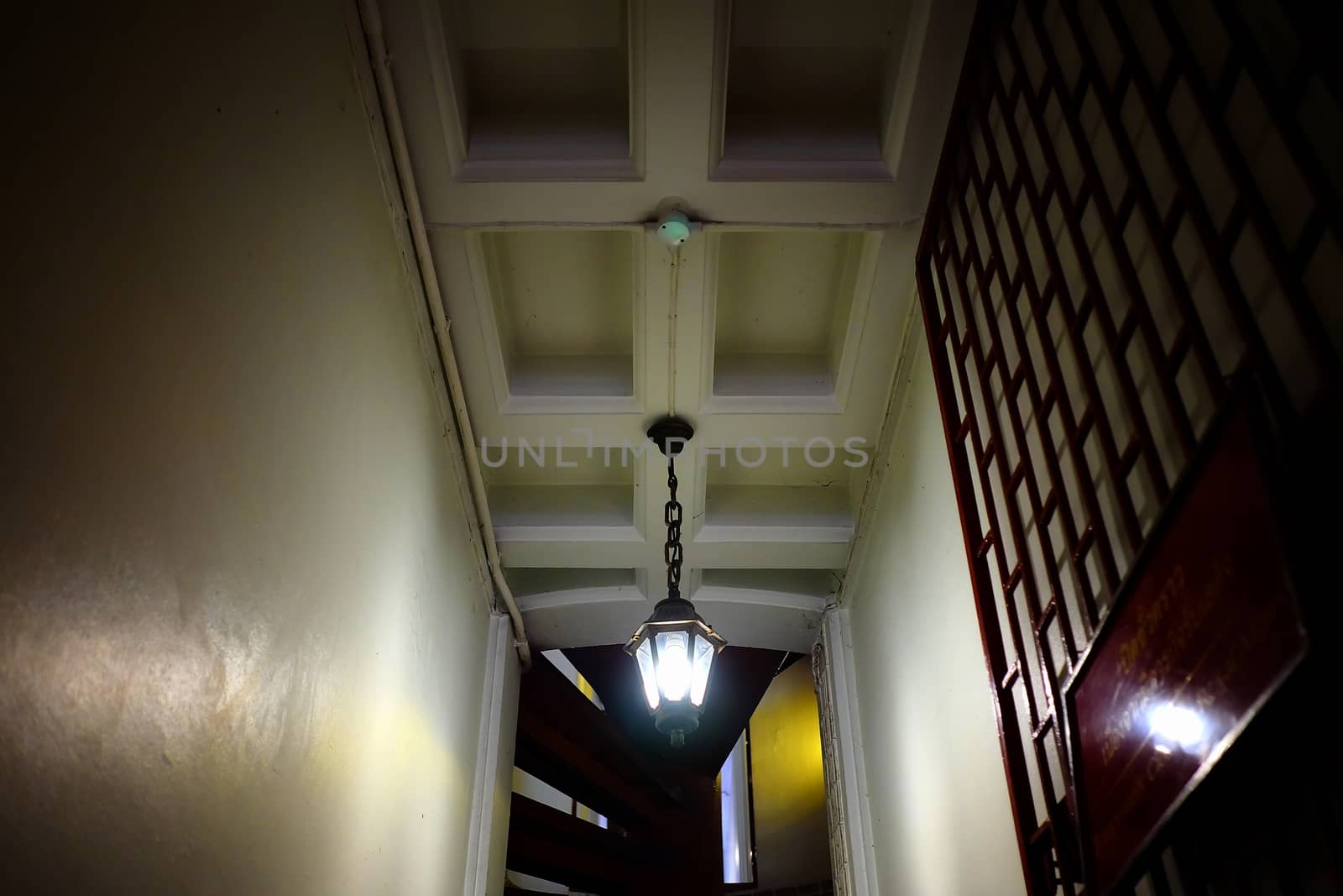 Hang Lamp on Ceiling. (Translation Text is "Temporarily Closed".)