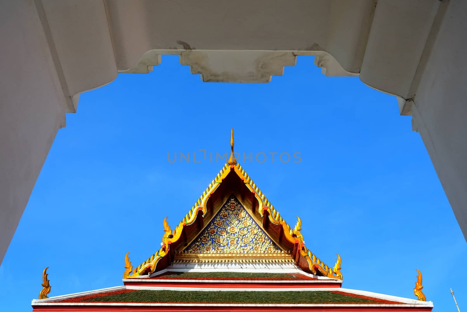 Thai Traditional Church Roof. by mesamong