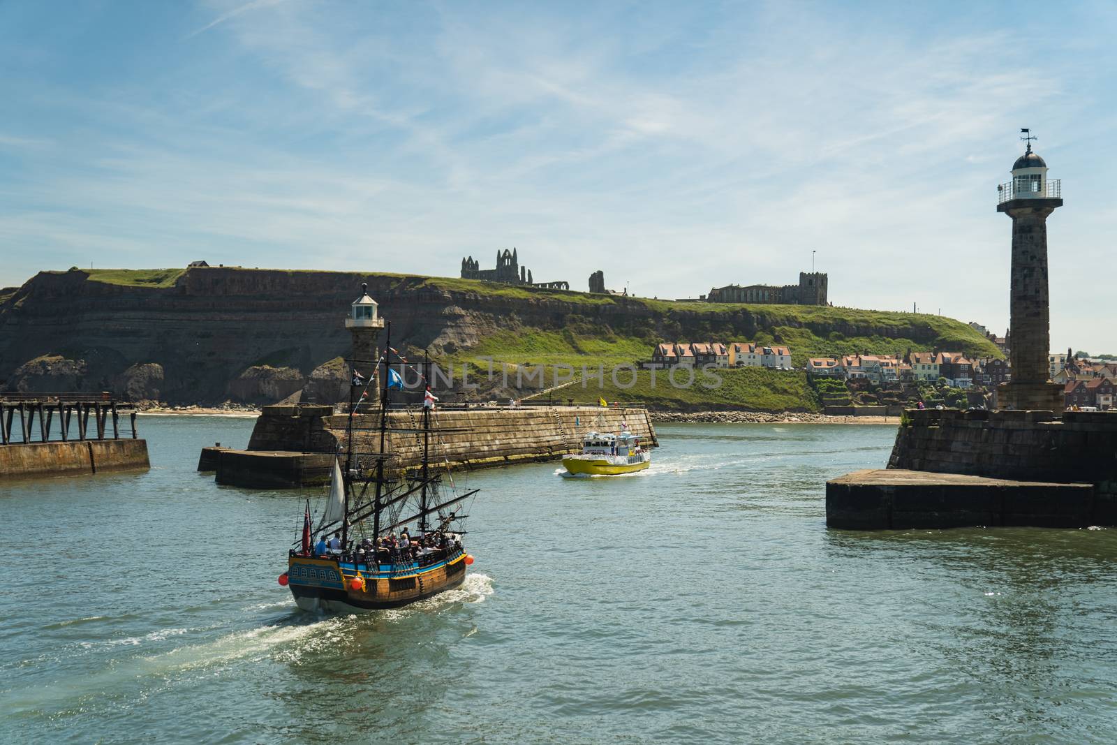 The HMS Endeavor tourist boat trip in Whitby's harbour