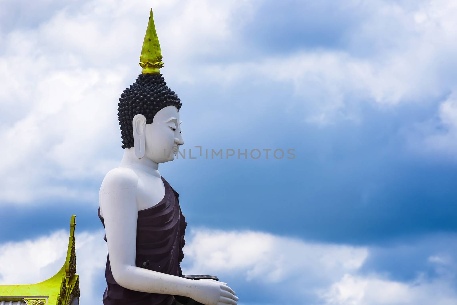 Big Buddha standing of Chareon Rat Bamrung Temple (Nong Phong No by Bubbers