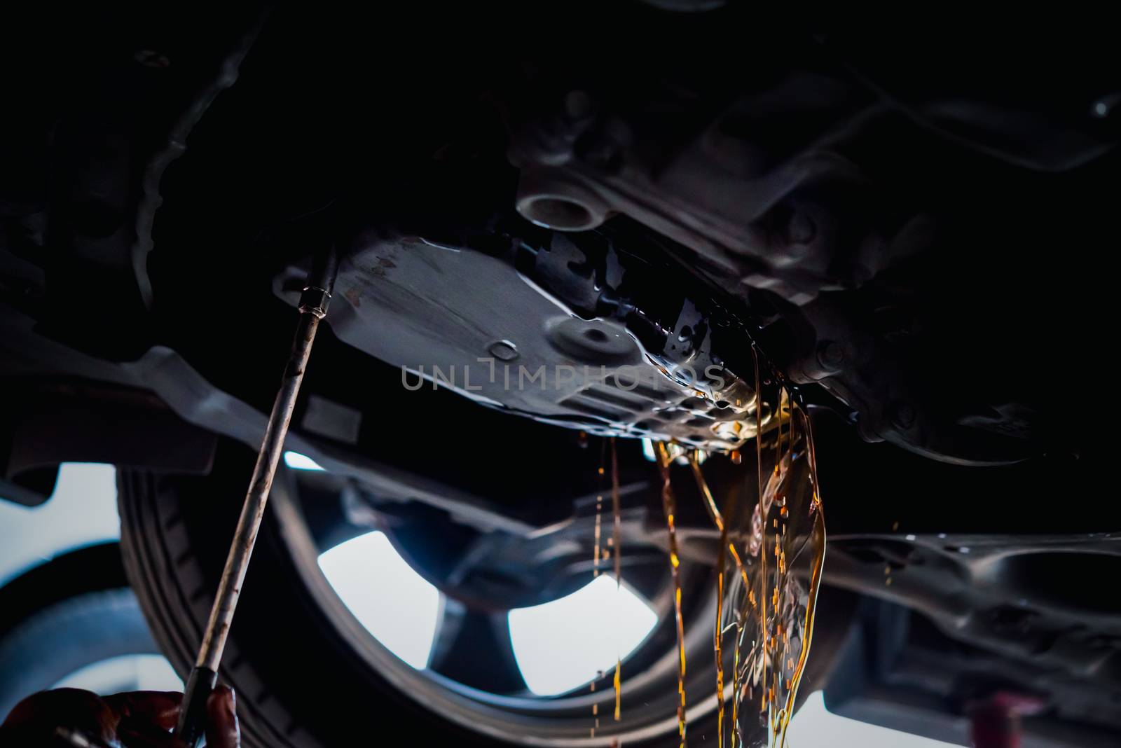Car mechanic drain automatic transmission fluid by PongMoji