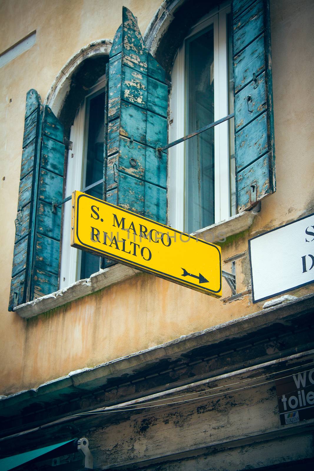 Directional sign in Venice