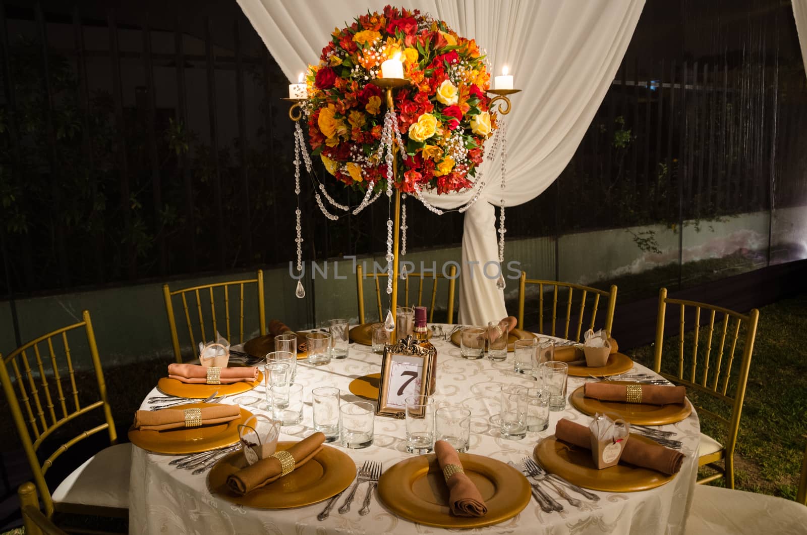 Decorating a table for a wedding party