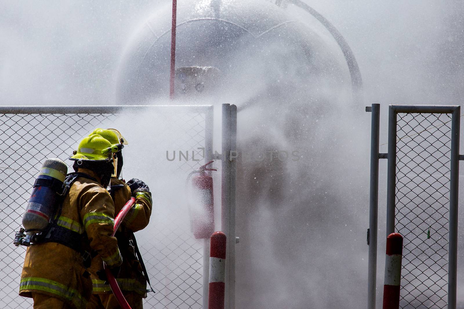 A fire fighter is controlling a fire