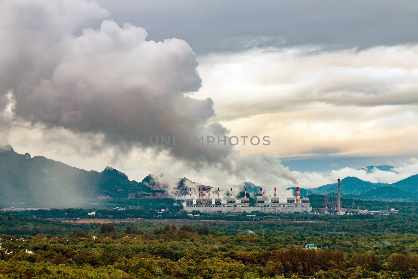 Mae Moh coal power plant in Lampang, Thailand by freedomnaruk