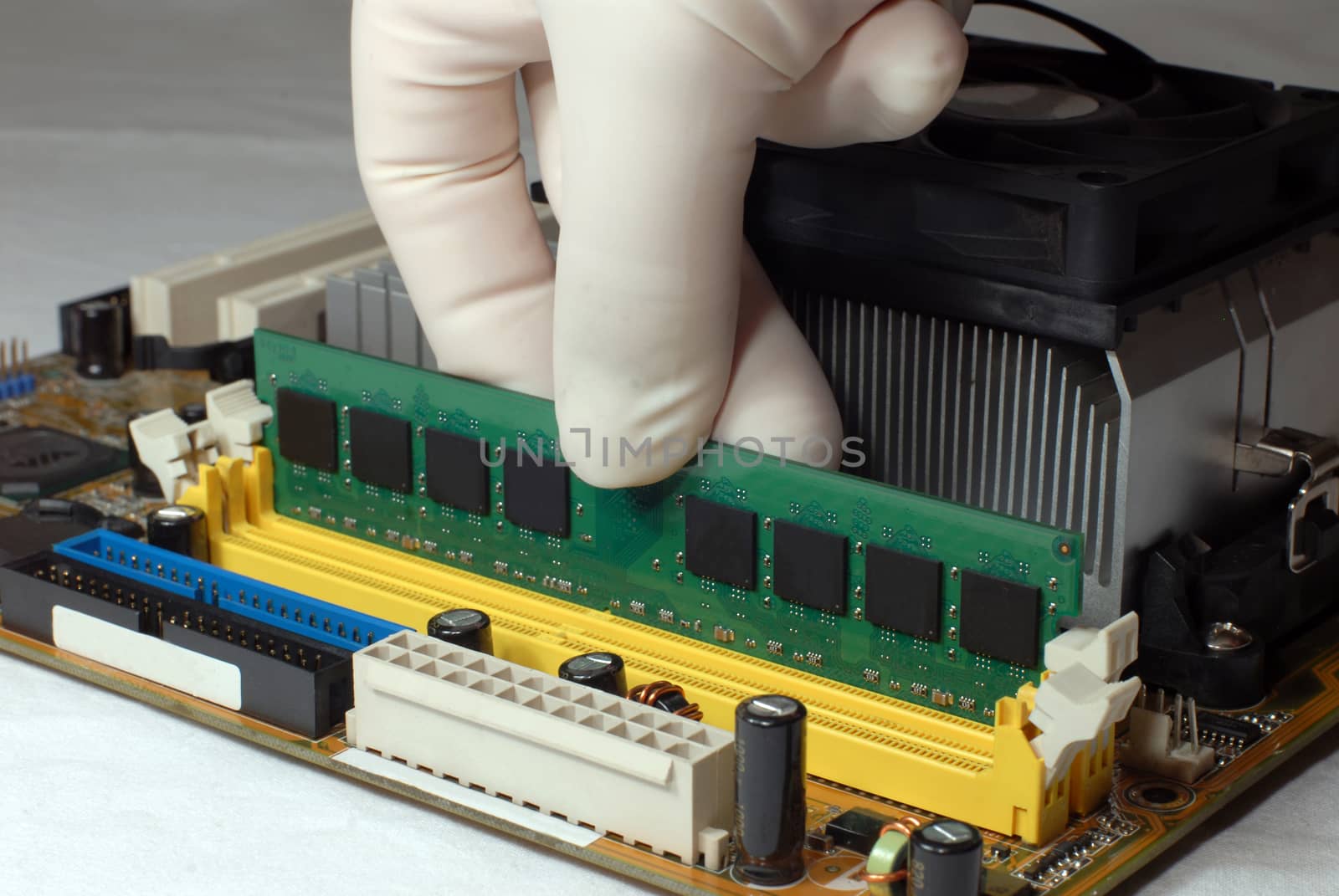 Computer mainboard hardware and installation memory