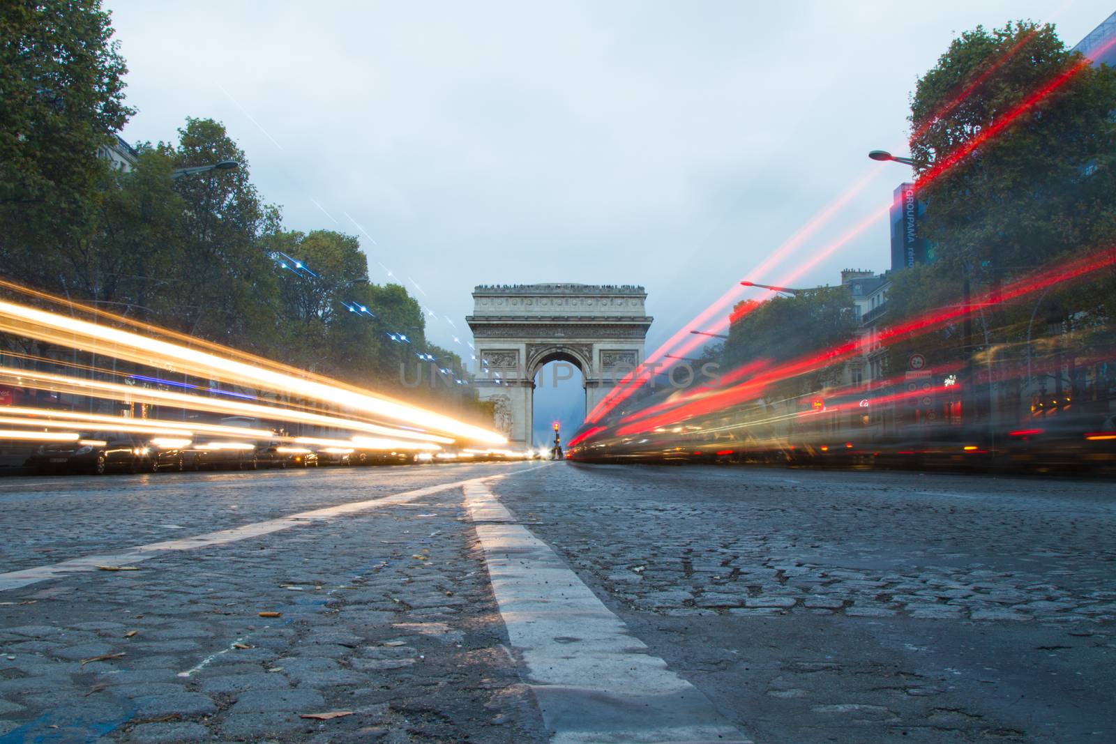 L'Arc de Triomphe in Paris by samULvisuals