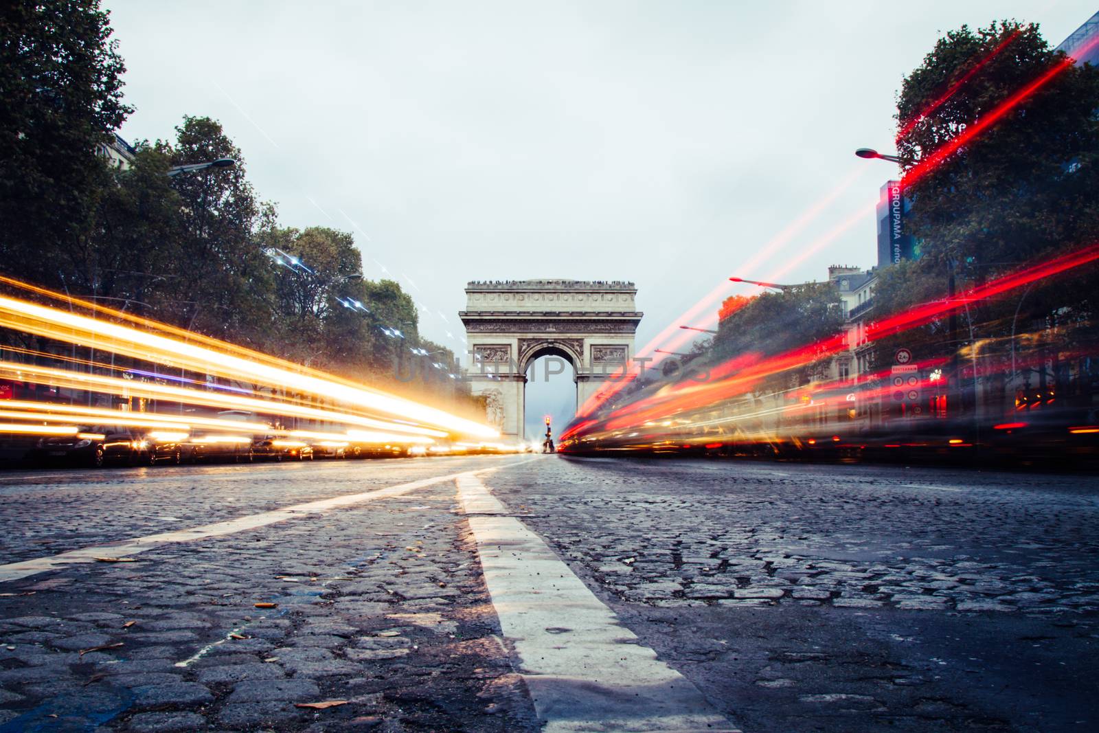 L'Arc de Triomphe in Paris, France