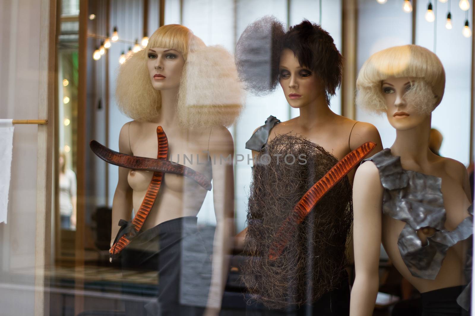 Mannequins in the shop window