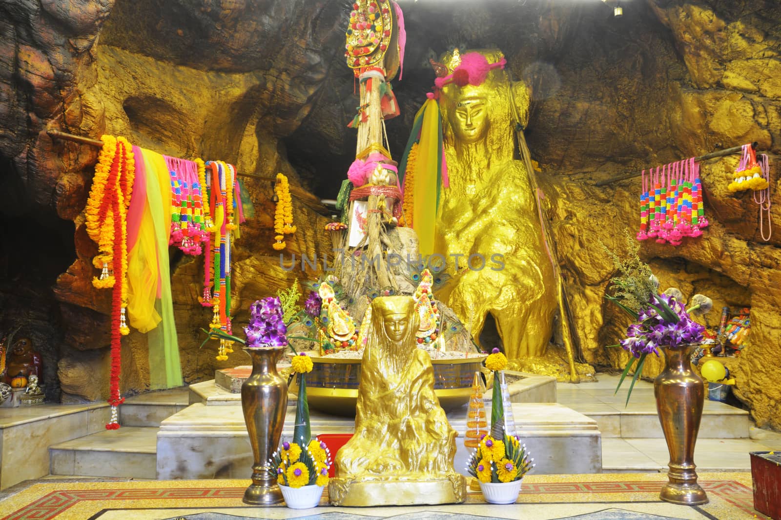 Thailand called the chaow pho kaowyai, the shrine was built as chinese temple design as a sacred place of local Sichang and Thai-Chinese blood people. During chinese new year time, more crowded people went to worship their image