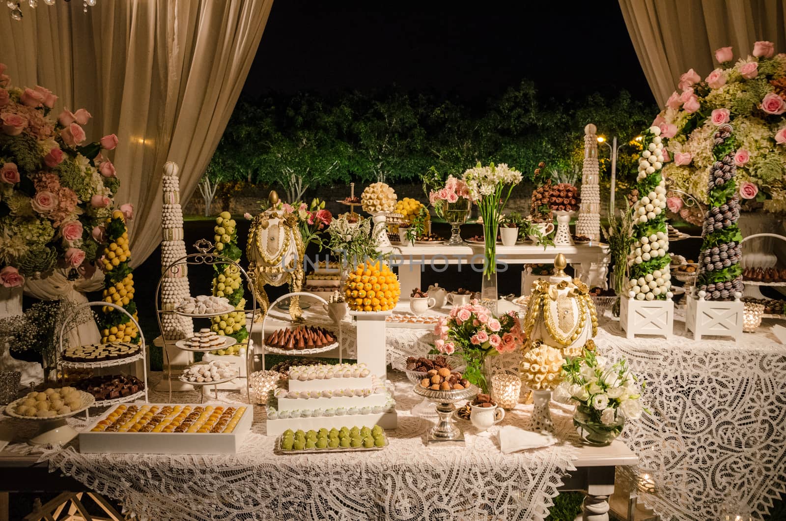 Decoration for weddings, sweet table
