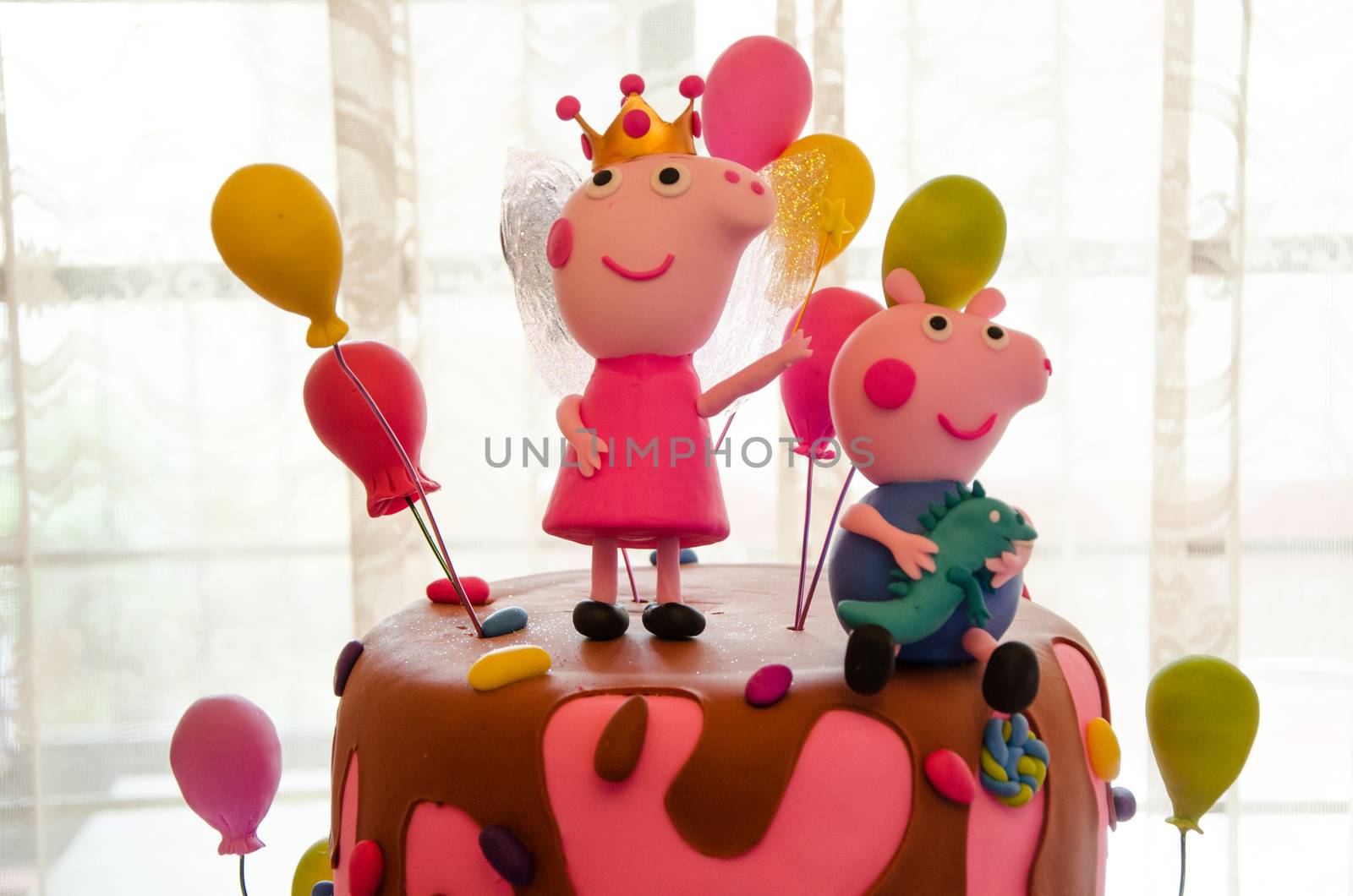 Children's Party Decoration, cake with thematic of Peppa pig