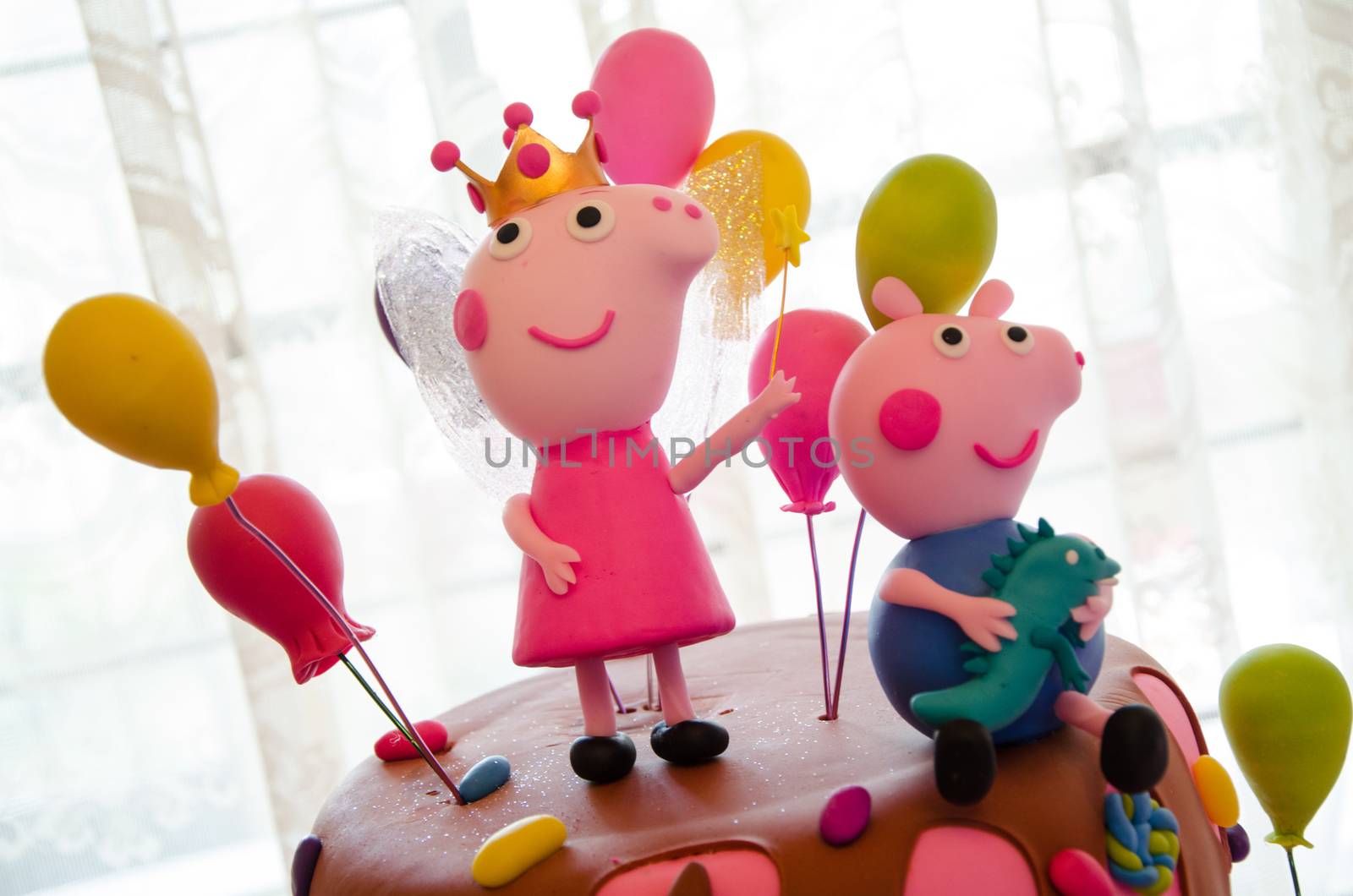 Children's Party Decoration, cake with thematic of Peppa pig