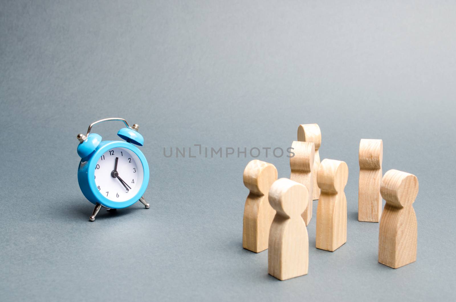 A crowd of people looks at the clock. Attention people are chained to the clock. Waiting for events over time. Relocation hours. Work day and hourly pay. Limited offer, time limit. Selective focus