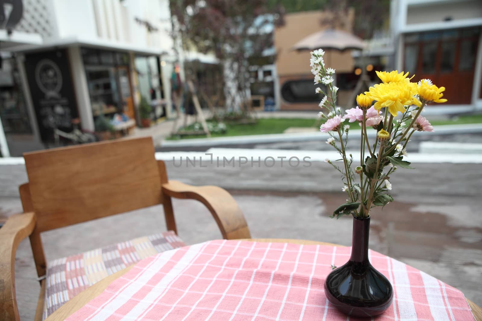 flower in jar by piyato