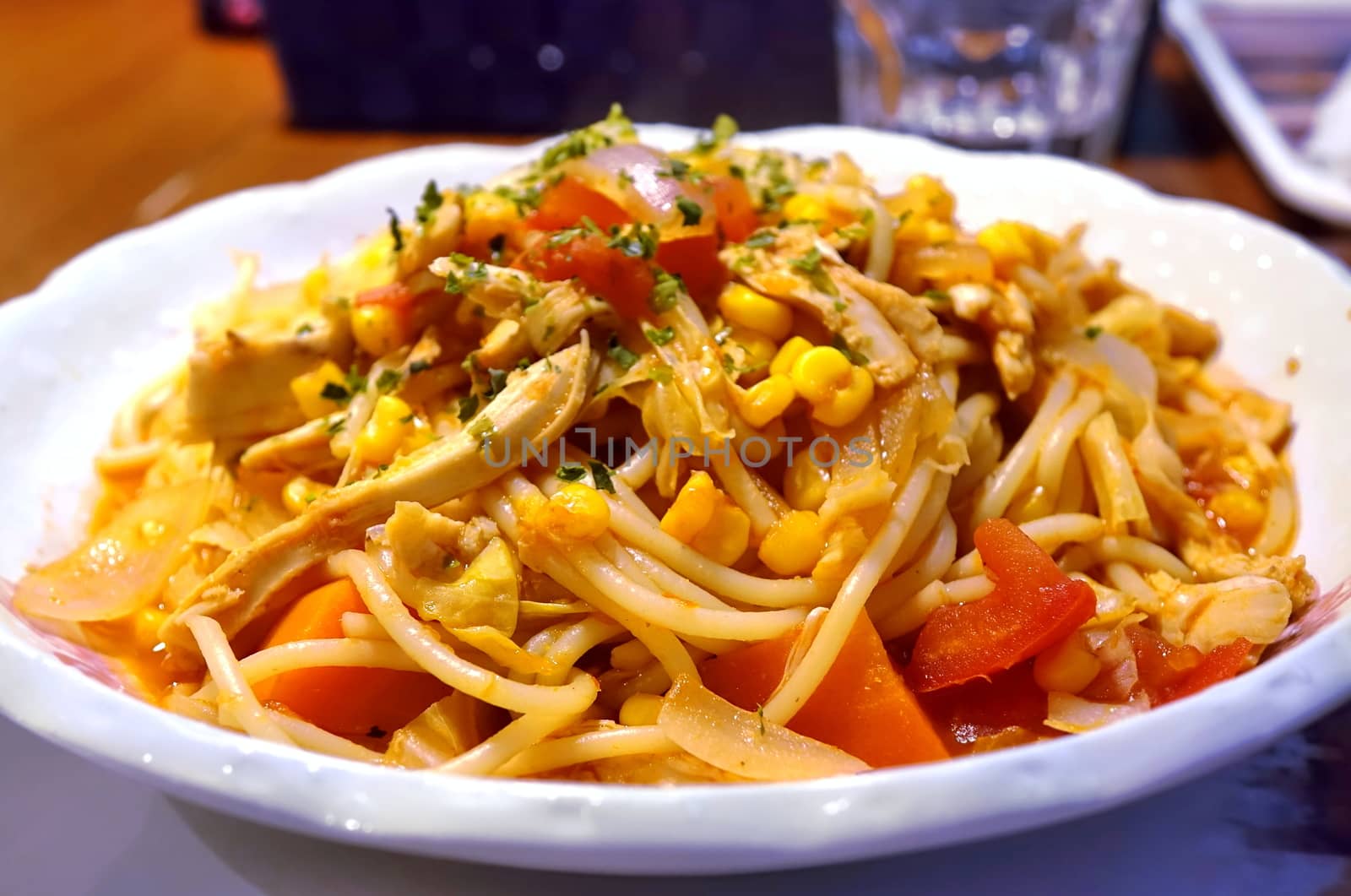 Pasta with fresh corn and tomatoes and smoked chicken
