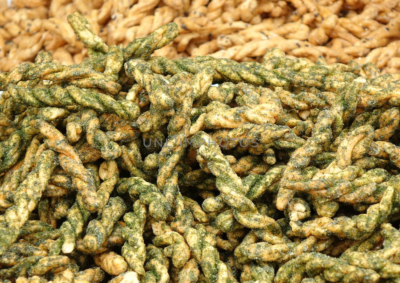 Chinese fried cookies sprinkled with seaweed crumbs
