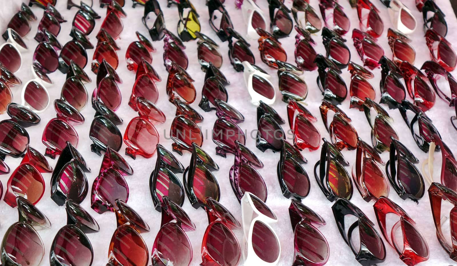  An outdoor vendor sells cheap no-brand sunglasses.
