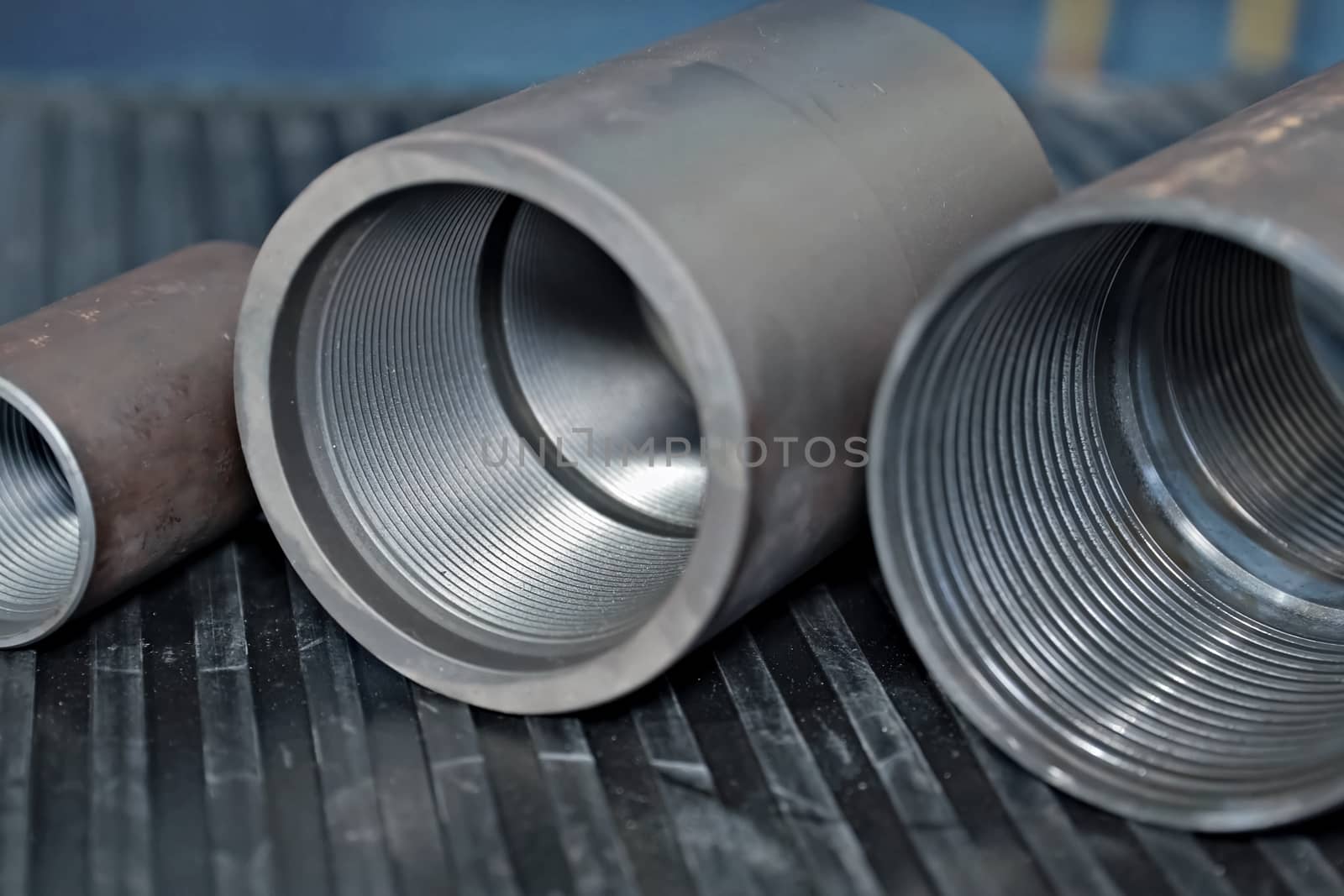 Couplings for tubing. thread on the couplings. by DePo