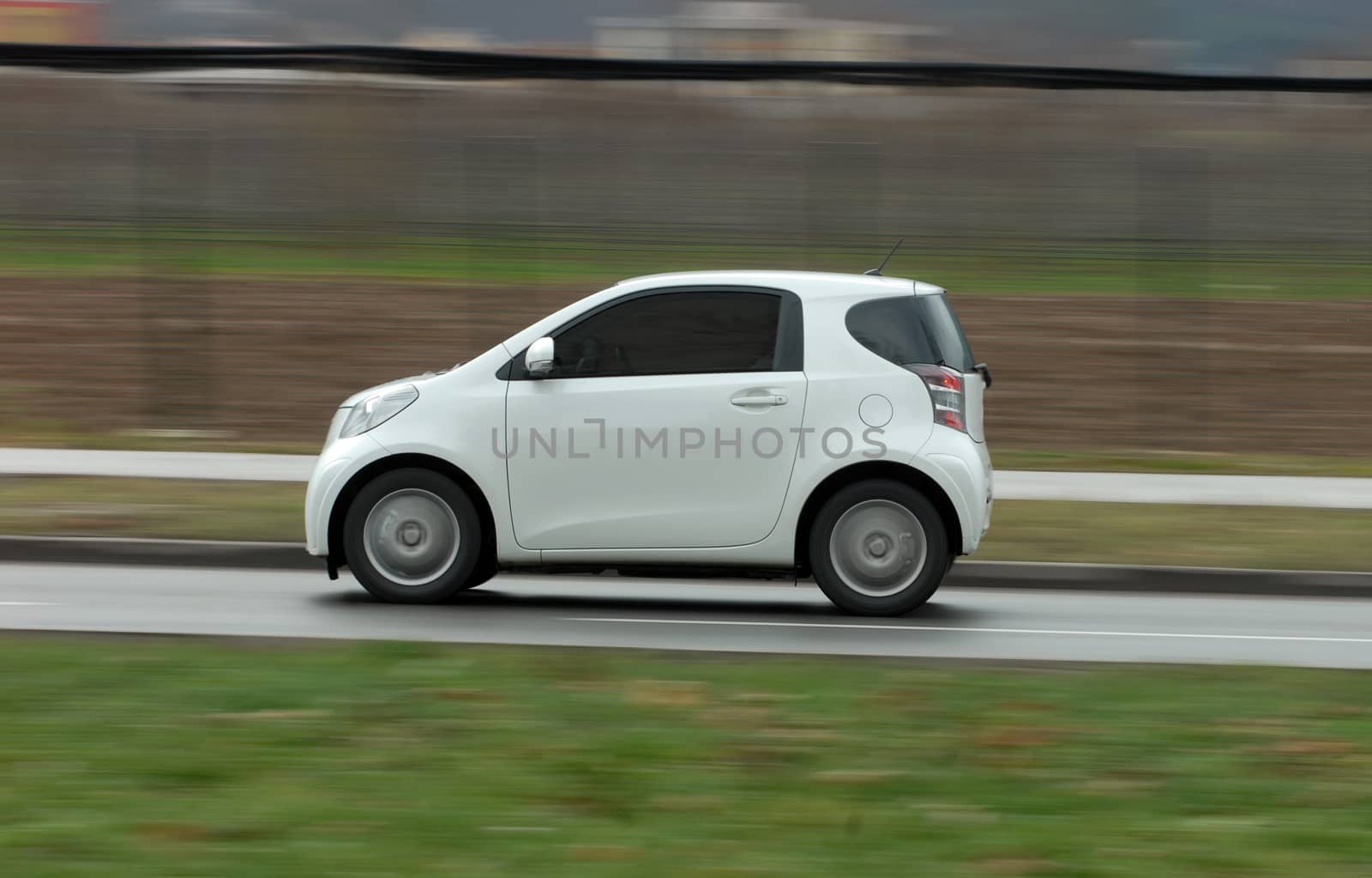 moving small white car by aselsa
