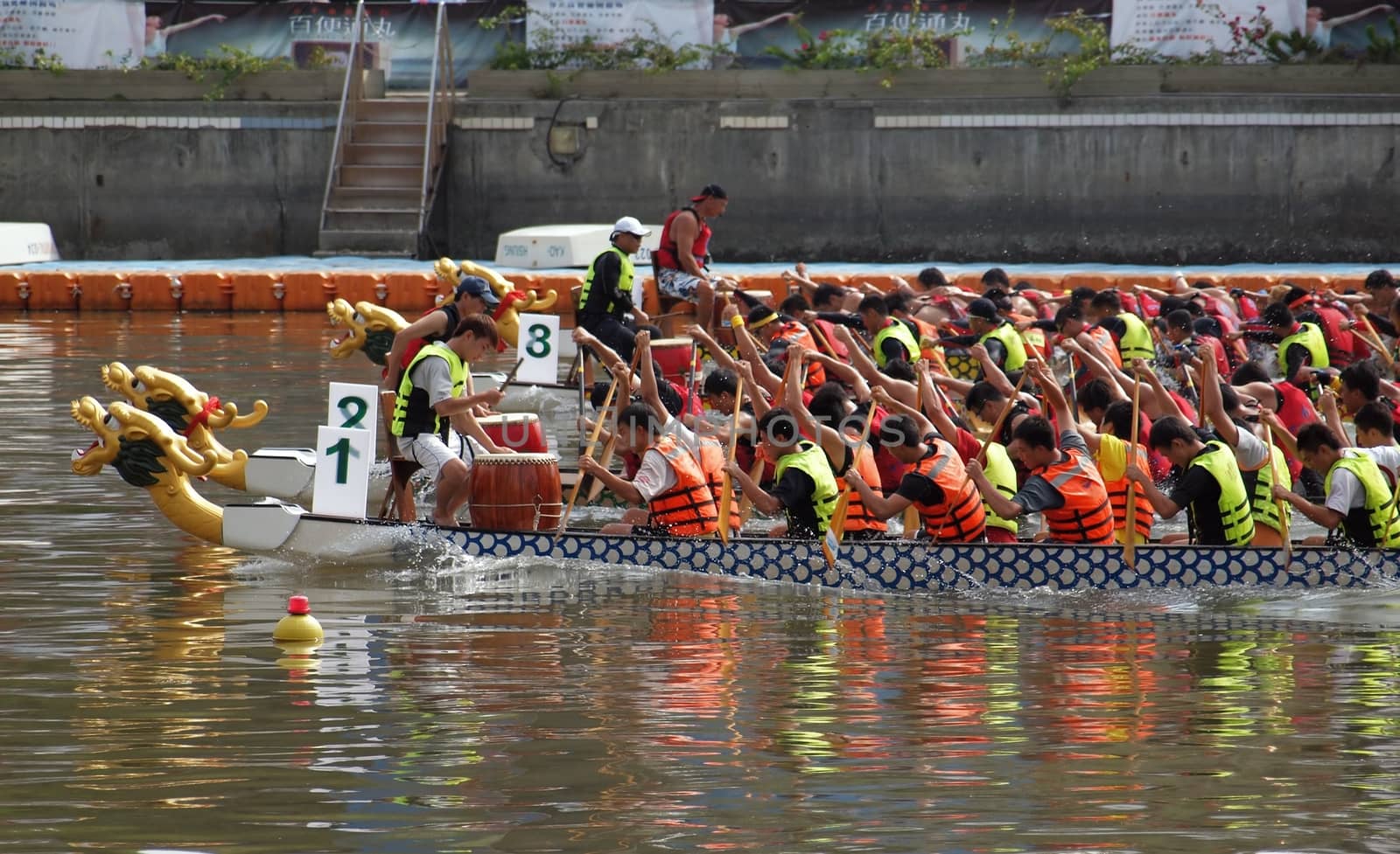 KAOHSIUNG, TAIWAN - JUNE 3: To celebrate the Duanwu Festival Kaohsiung City in Taiwan conducts Dragon Boat races on the Love River on June 3, 2011 in Kaohsiung, Taiwan.