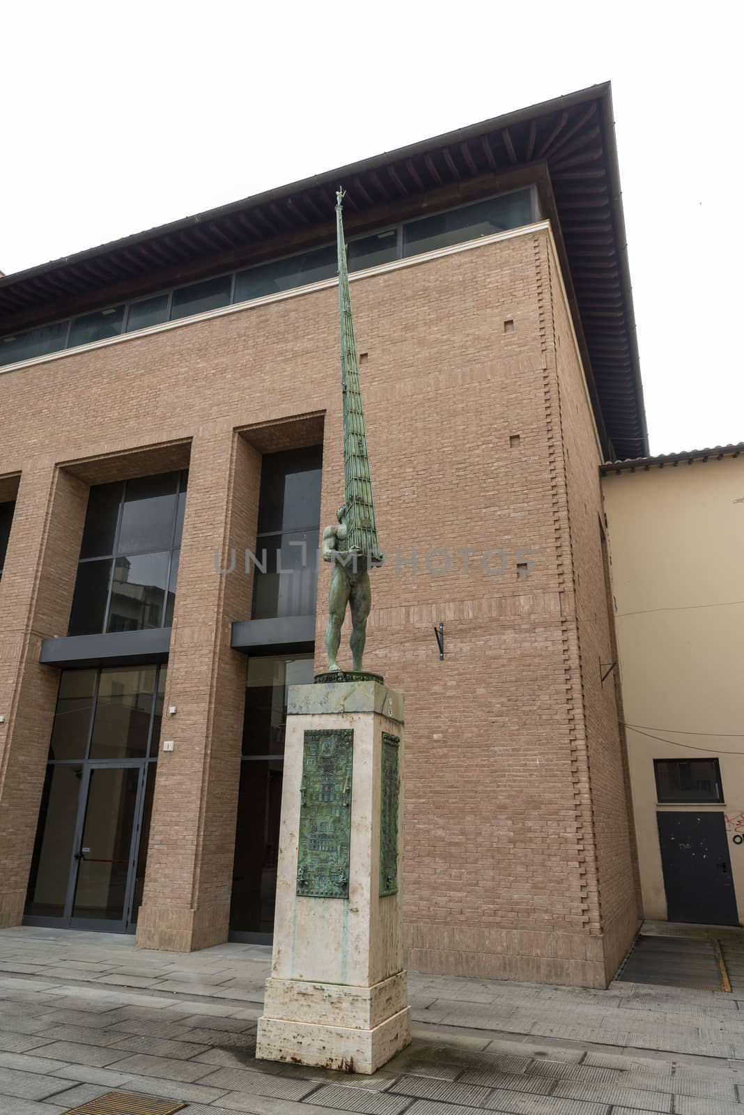 small monument in a square in foligno by carfedeph